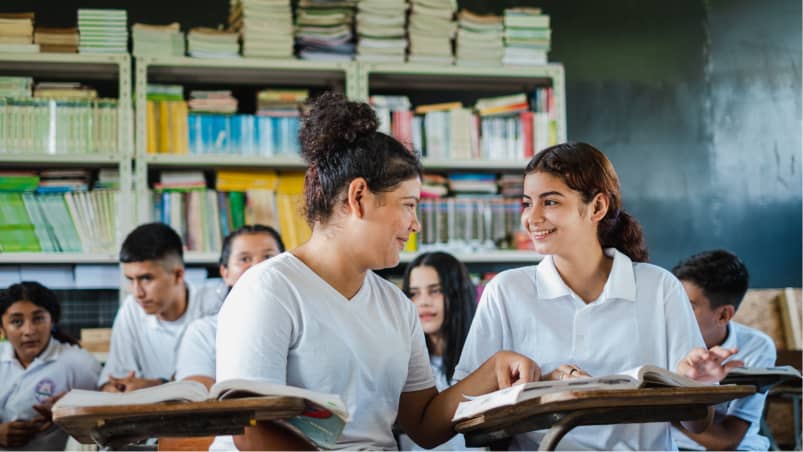 adolescentes-en-clase-world-vision